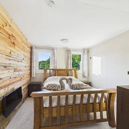 The Walkers Retreat With Hot Tub And Cold Water Drench Shower Apartment
