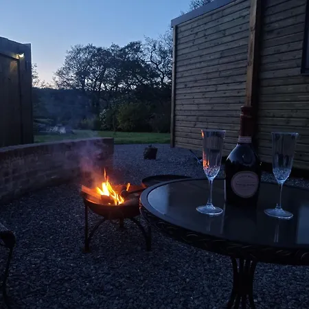 The Walkers Retreat With Hot Tub And Cold Water Drench Shower Apartment Charlton